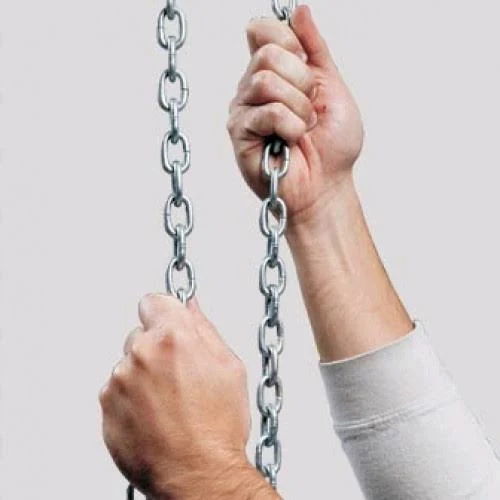 Hand operating a manual shutter chain